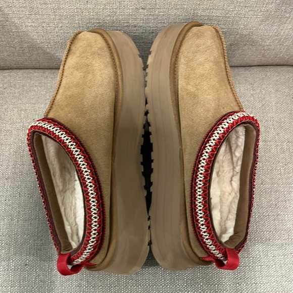 UGG® Tazz Suede Platform Slipper Clogs
Chestnut Size 10 - Picture 10 of 12